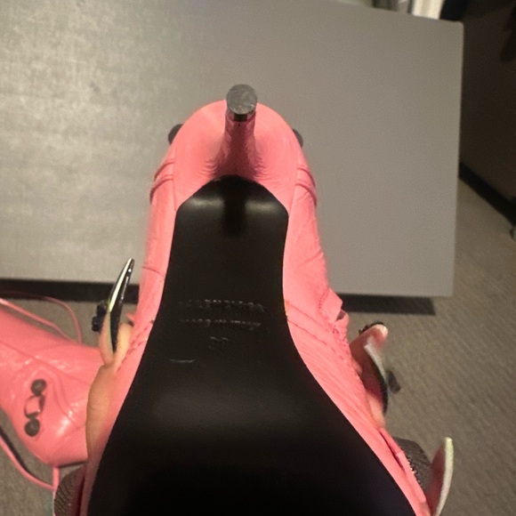 Balenciaga Cagole knee-high boots in pink leather - Picture 3 of 3